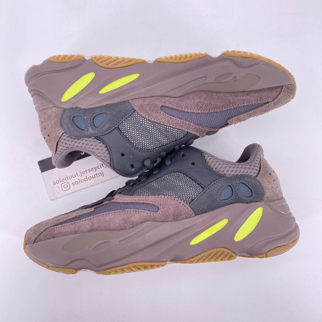 Yeezy 700 "Mauve" 2018 Used Size 8