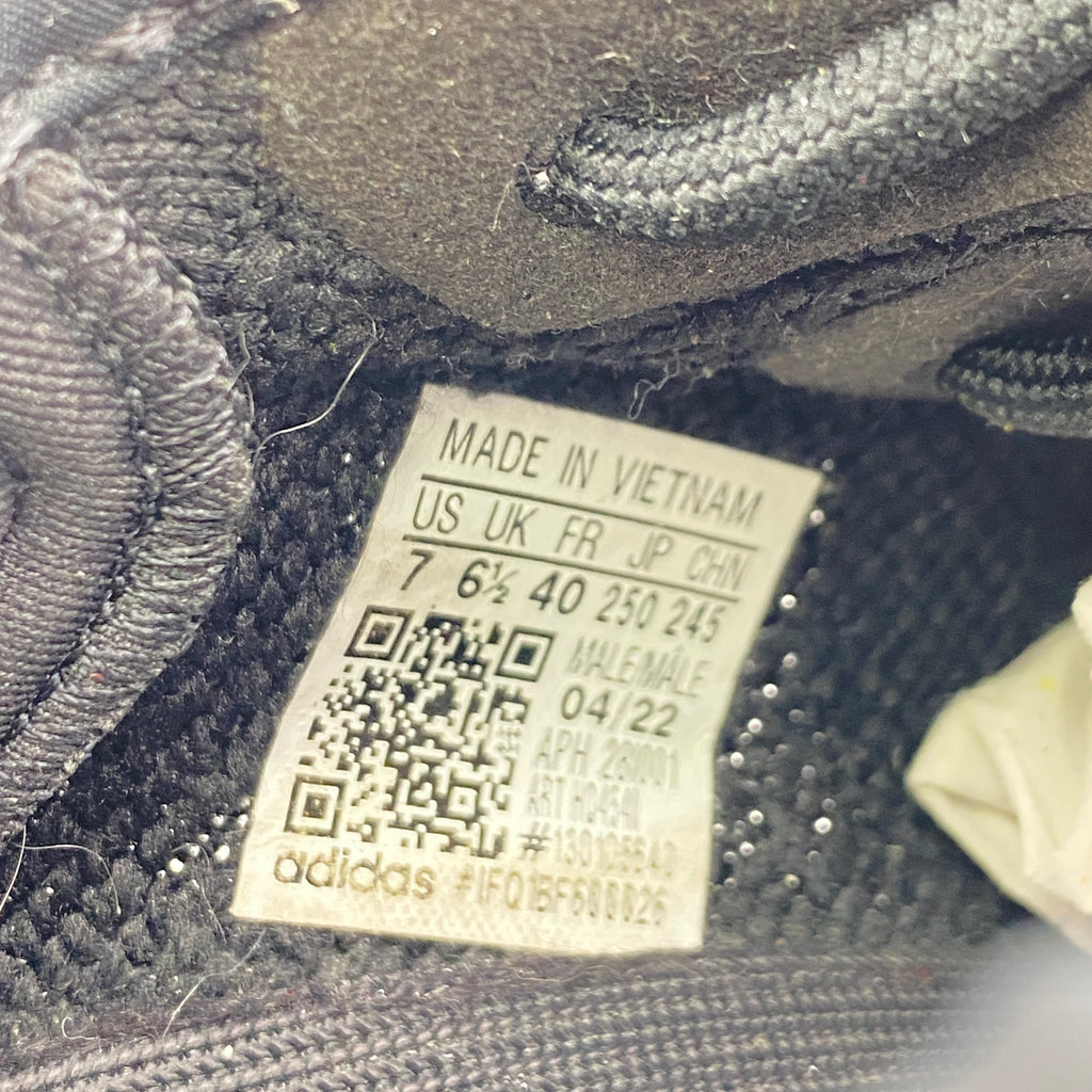 Yeezy 350 v2 "Onyx" 2022 Used Size 7