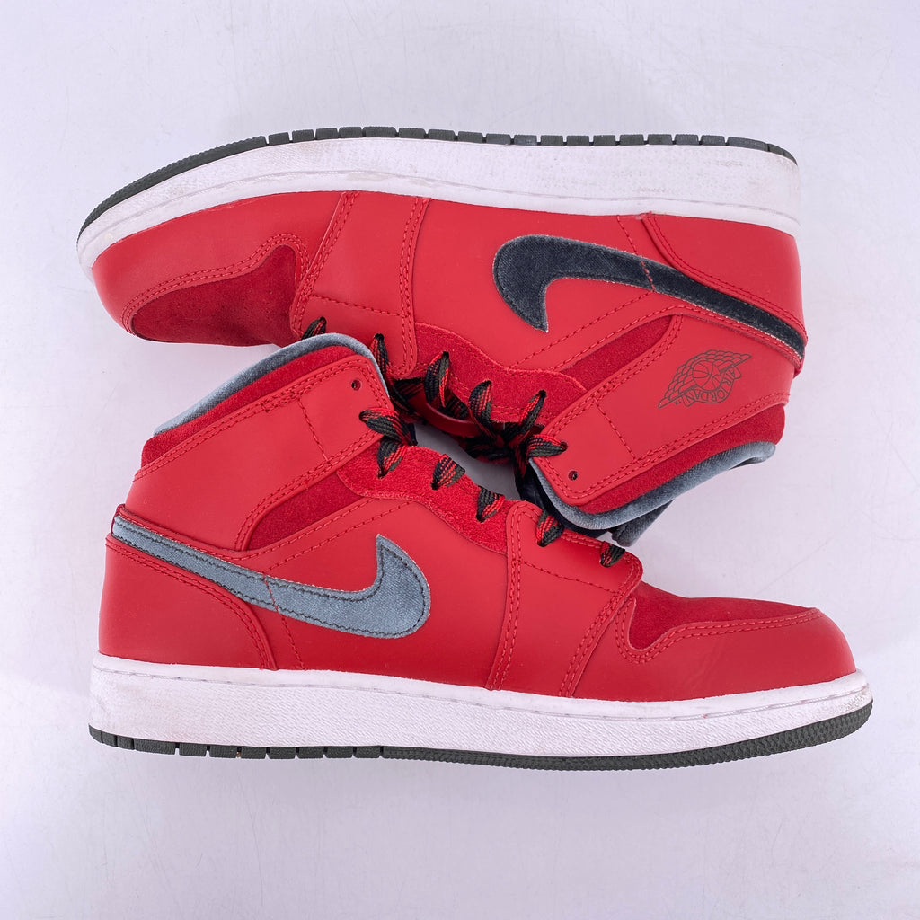 Air Jordan (BG) 1 Mid "Varsity Red" 2013 Used Size 6.5Y