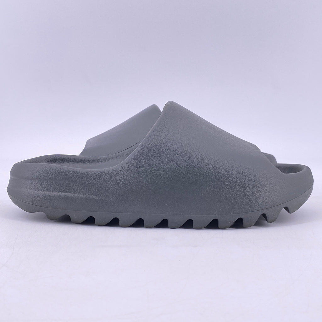 Yeezy Slide "Dark Onyx"  Used Size 8