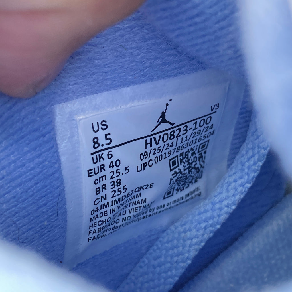 Air Jordan (W) 4 Retro "Forget Me Not" 2025 Used Size 8.5W