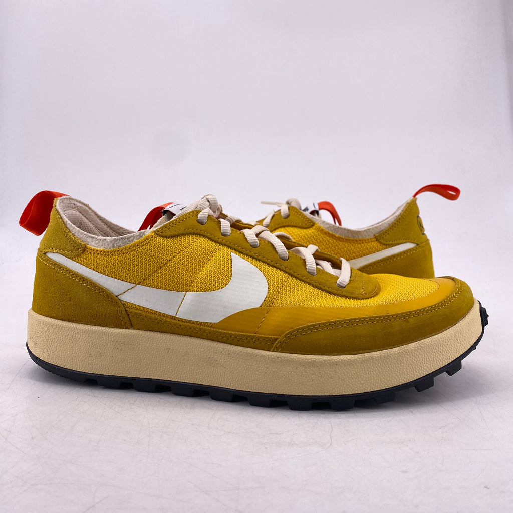 Nike (W) General Purpose Shoe "Dark Sulfur" 2022 Used Size 12W