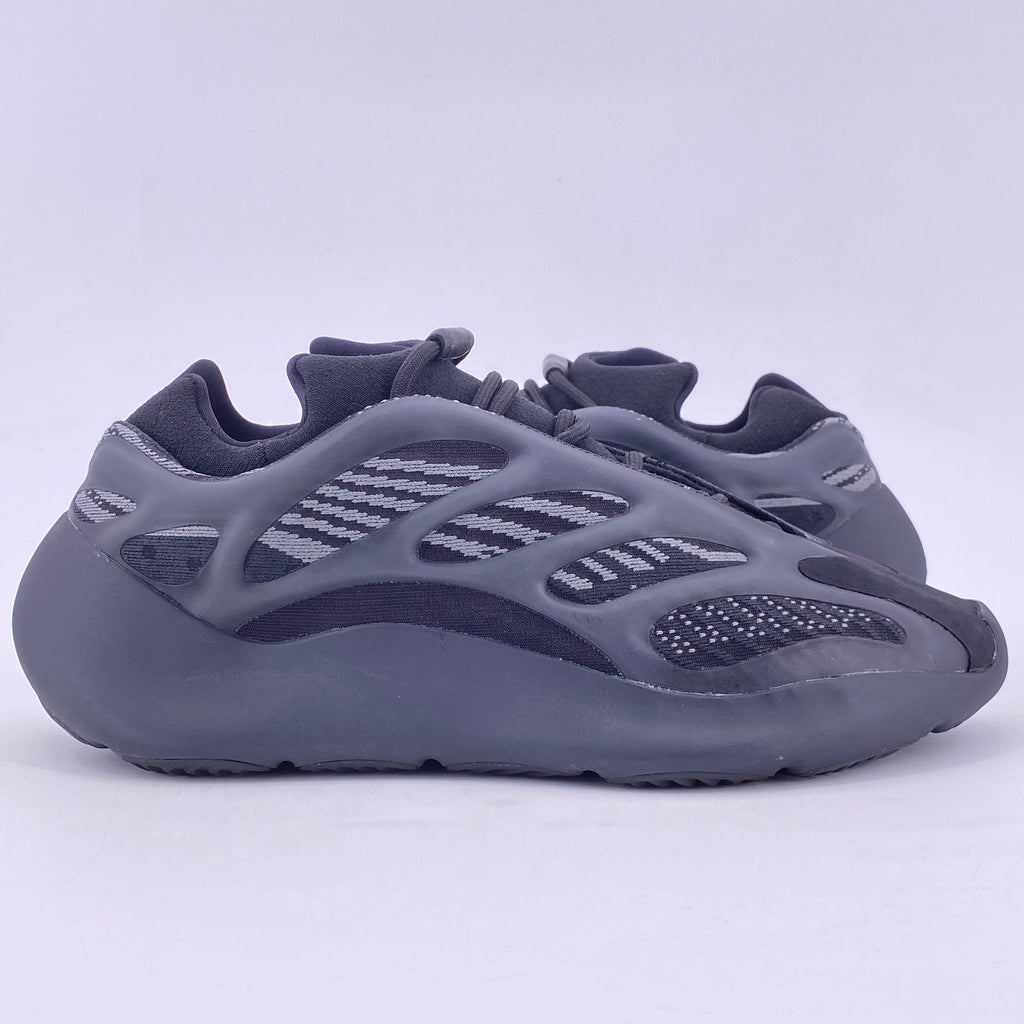 Yeezy 700 v3 "Dark Glow" 2021 Used Size 11.5