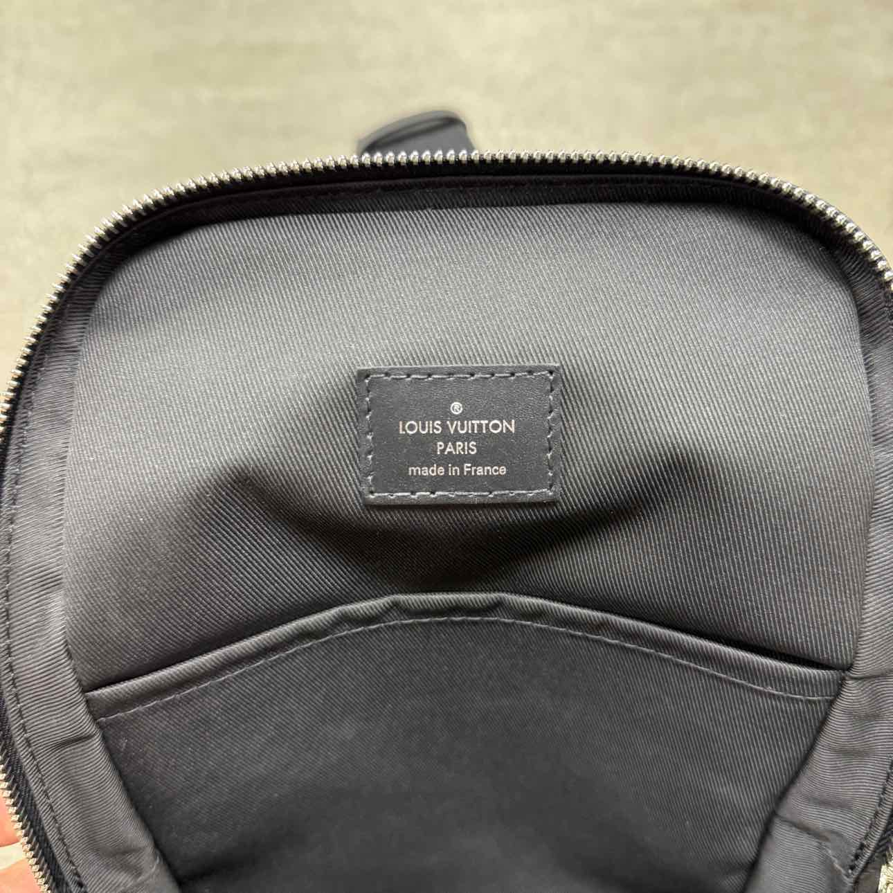 Louis Vuitton SLING BAG &quot;AVENUE&quot; New Black