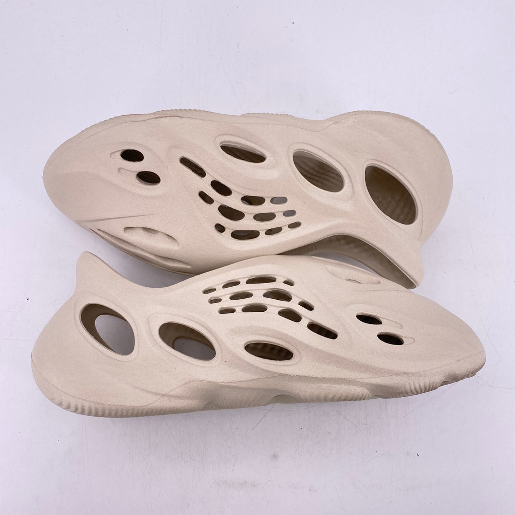 Yeezy Foam RNNR "Sand" 2021 Used Size 10