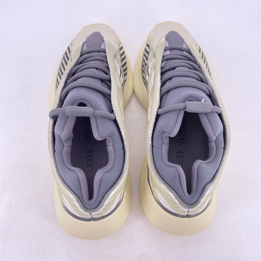Yeezy 700 v3 "Fade Salt" 2022 Used Size 10