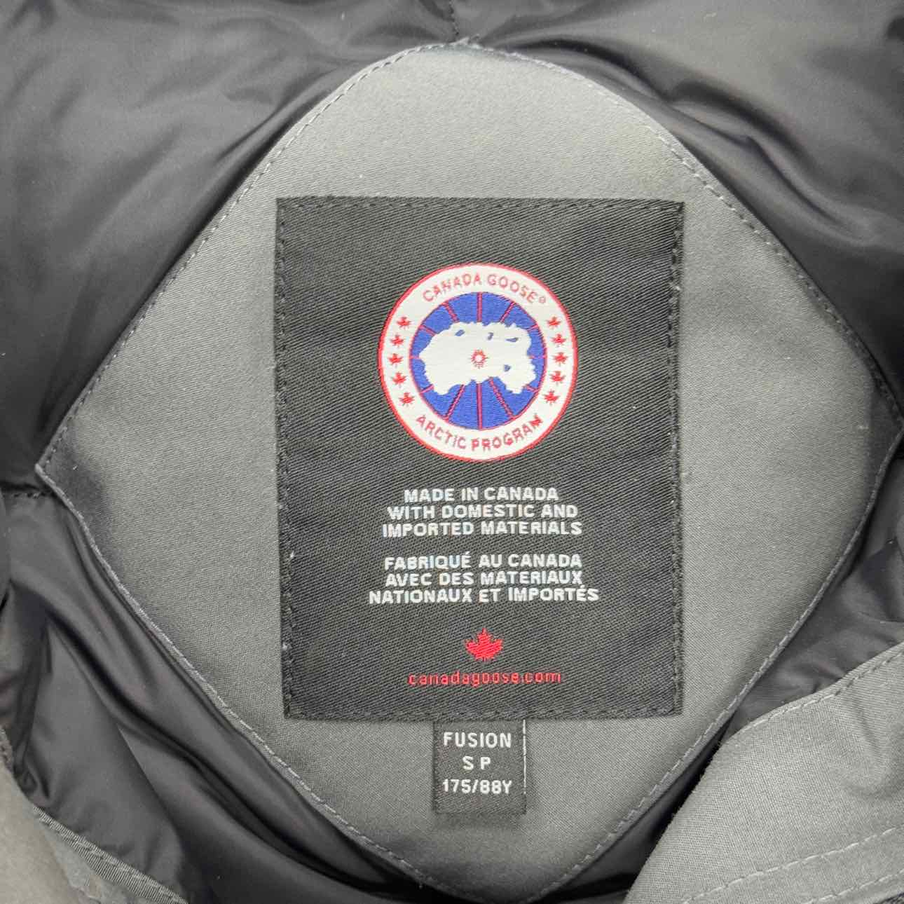 Canada Goose jacket tee "EXPEDITION" Grey Used Size S