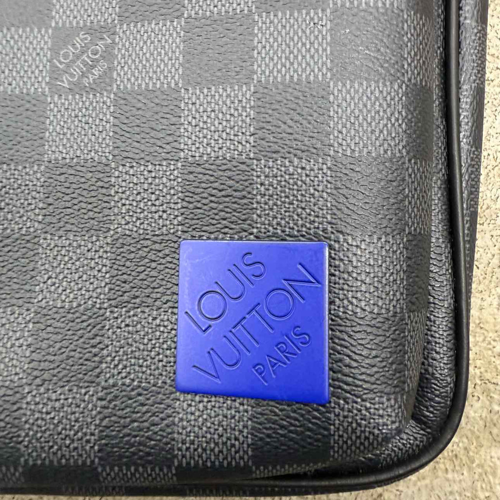 Louis Vuitton Crossbody "AVENUE SLING BAG" Used Black Size OS