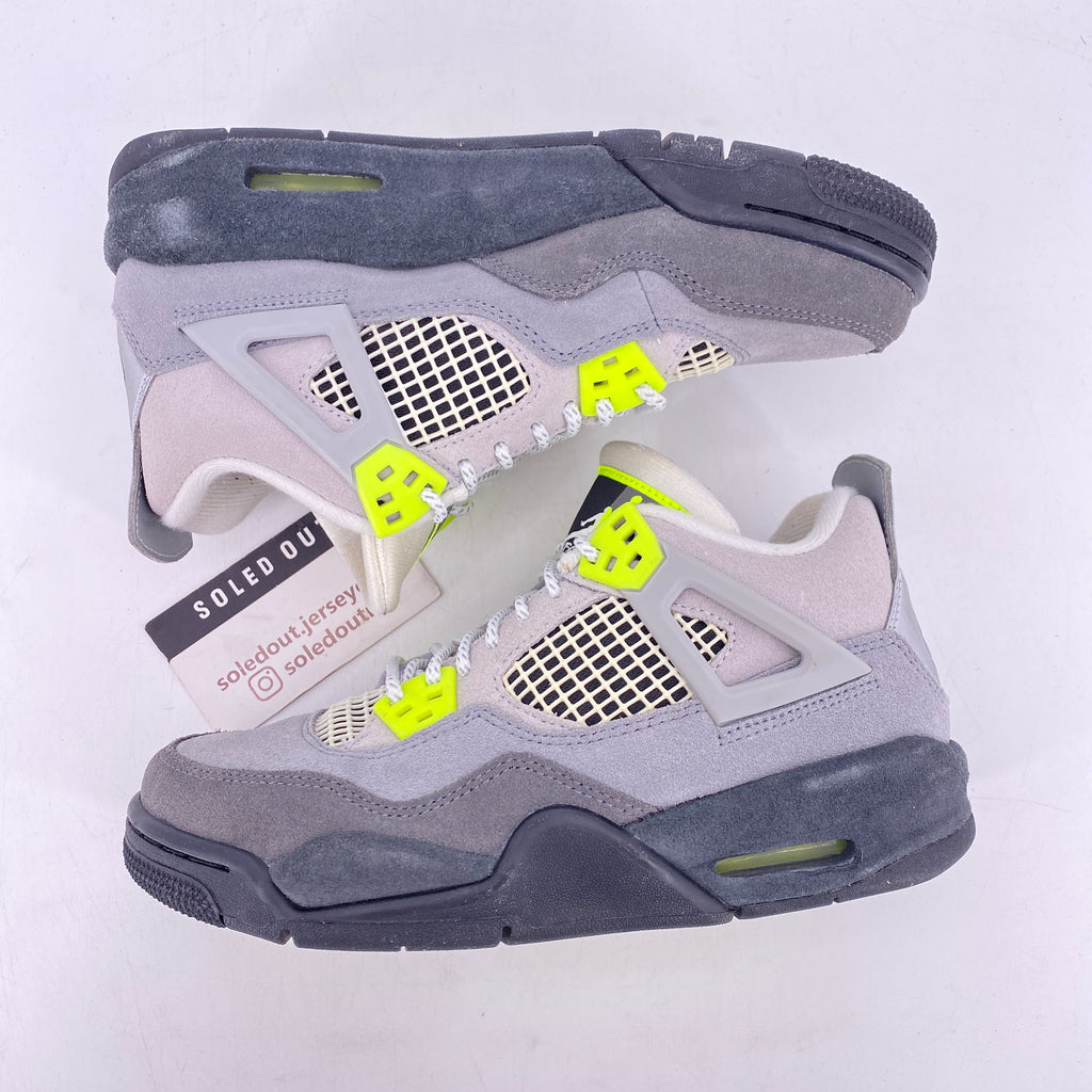 Air Jordan (GS) 4 Retro "Neon" 2020 Used Size 4.5Y