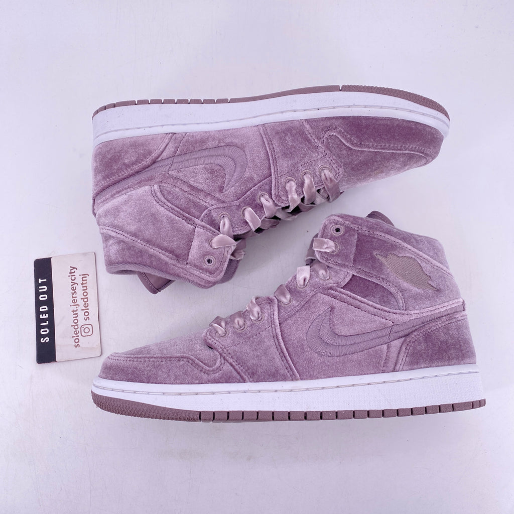 Air Jordan (W) 1 Retro Mid "Velvet Purple" 2022 Used Size 10W