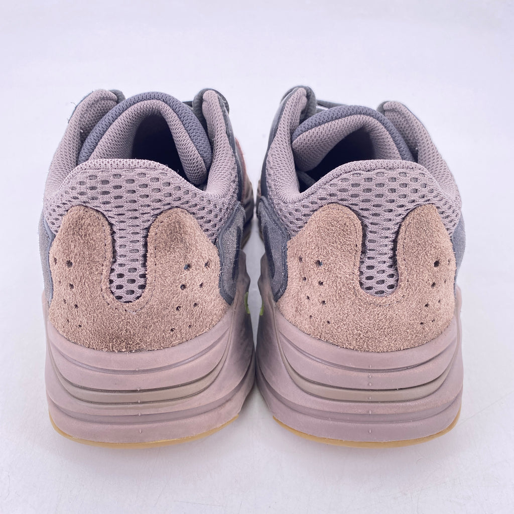 Yeezy 700 "MAUVE" 2018 Used Size 10