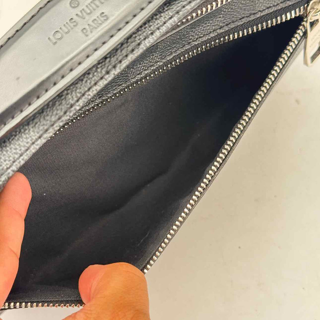 Louis Vuitton Crossbody "AMBLER DAMIER GRAPHITE" Used Black Size OS
