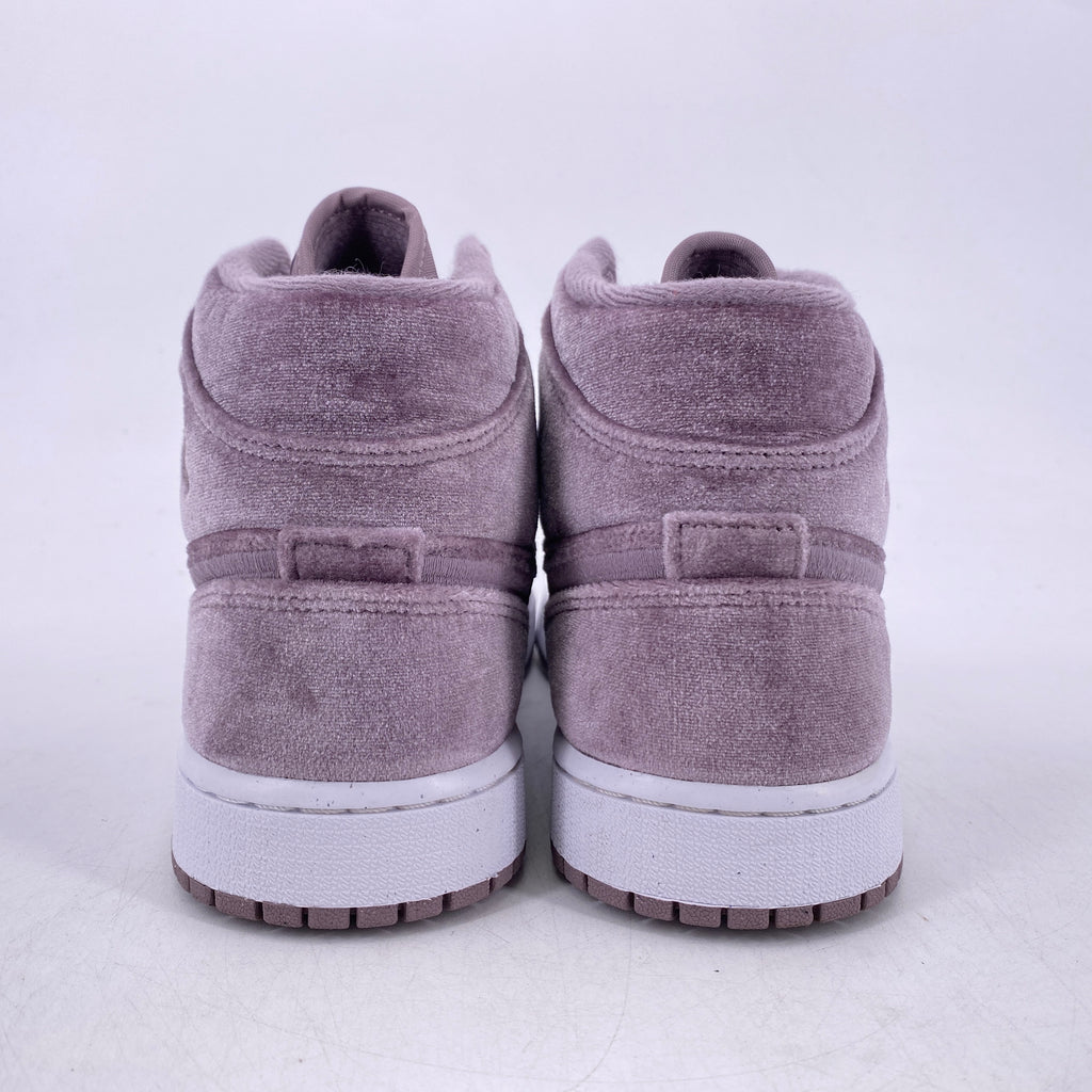 Air Jordan (W) 1 Retro Mid "Velvet Purple" 2022 Used Size 10W