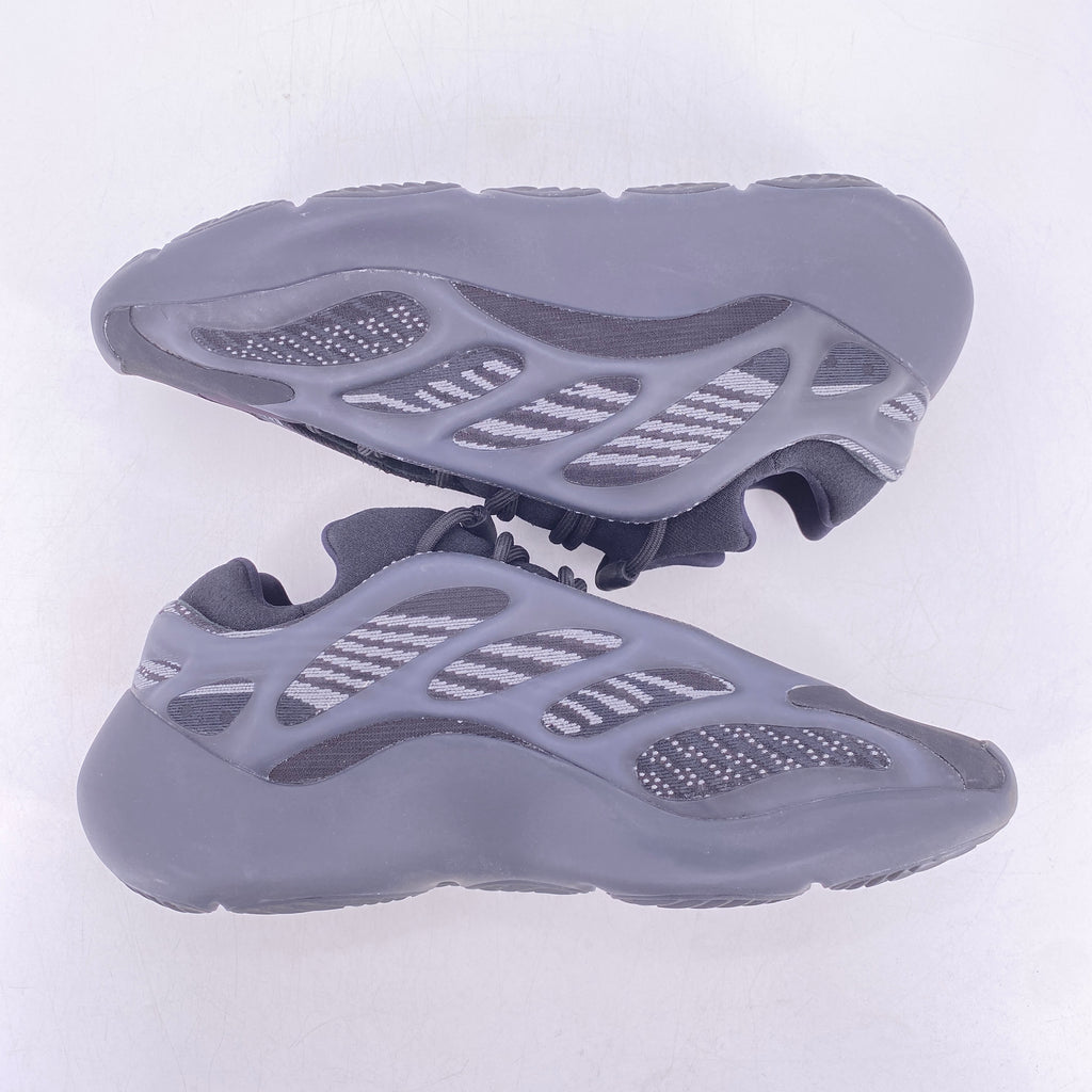 Yeezy 700 v3 "Dark Glow" 2021 Used Size 11.5