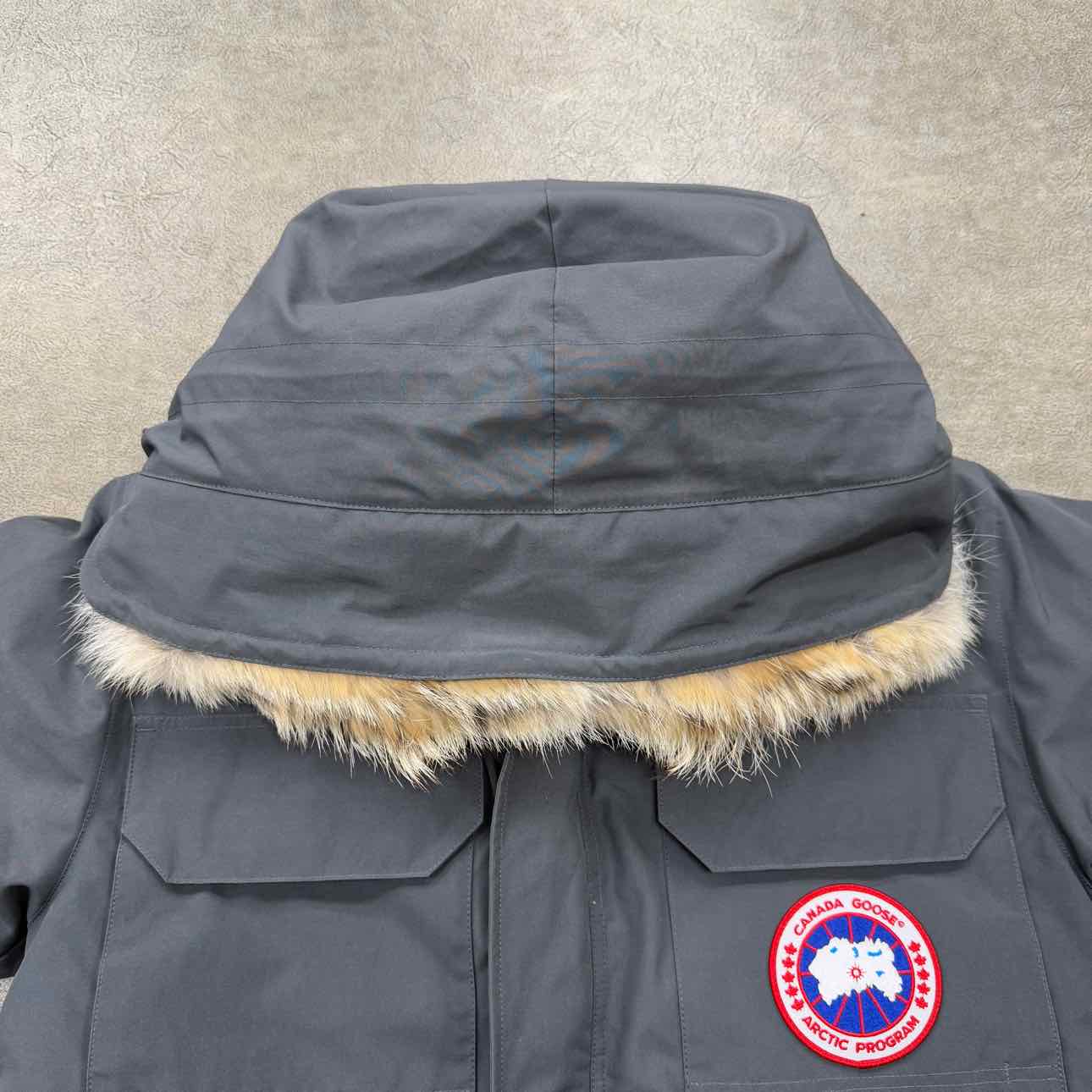 Canada Goose jacket tee "EXPEDITION" Grey Used Size S