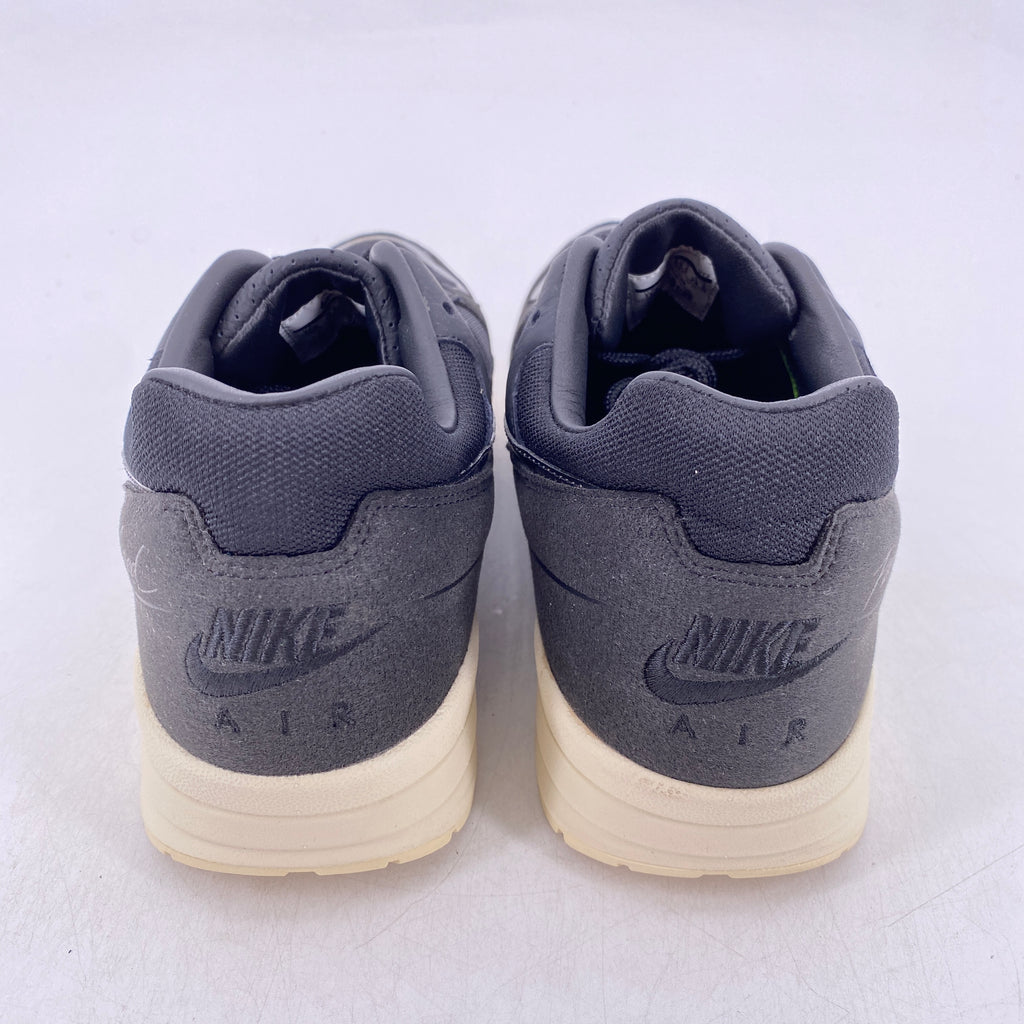 Nike Air Skylon II / FOG "Fog Black" 2018 Used Size 11.5