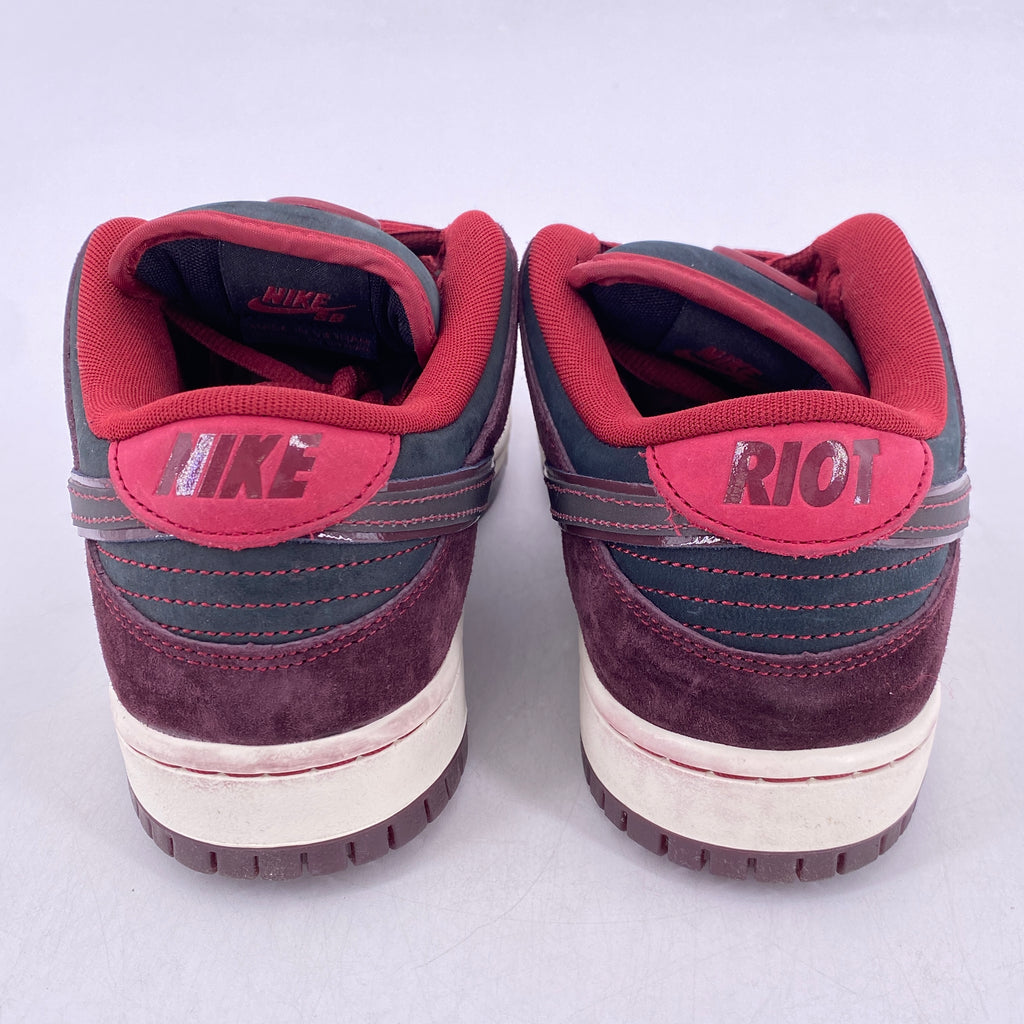 Nike SB Dunk Low Pro "Riot Skateshop" 2025 Used Size 9
