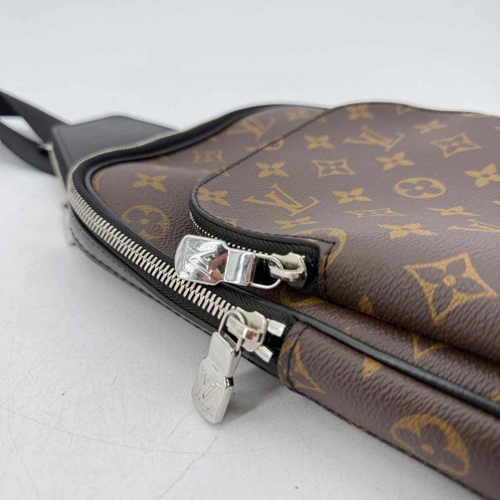 Louis Vuitton Bag "AVENUE SLING BAG" Used Brown