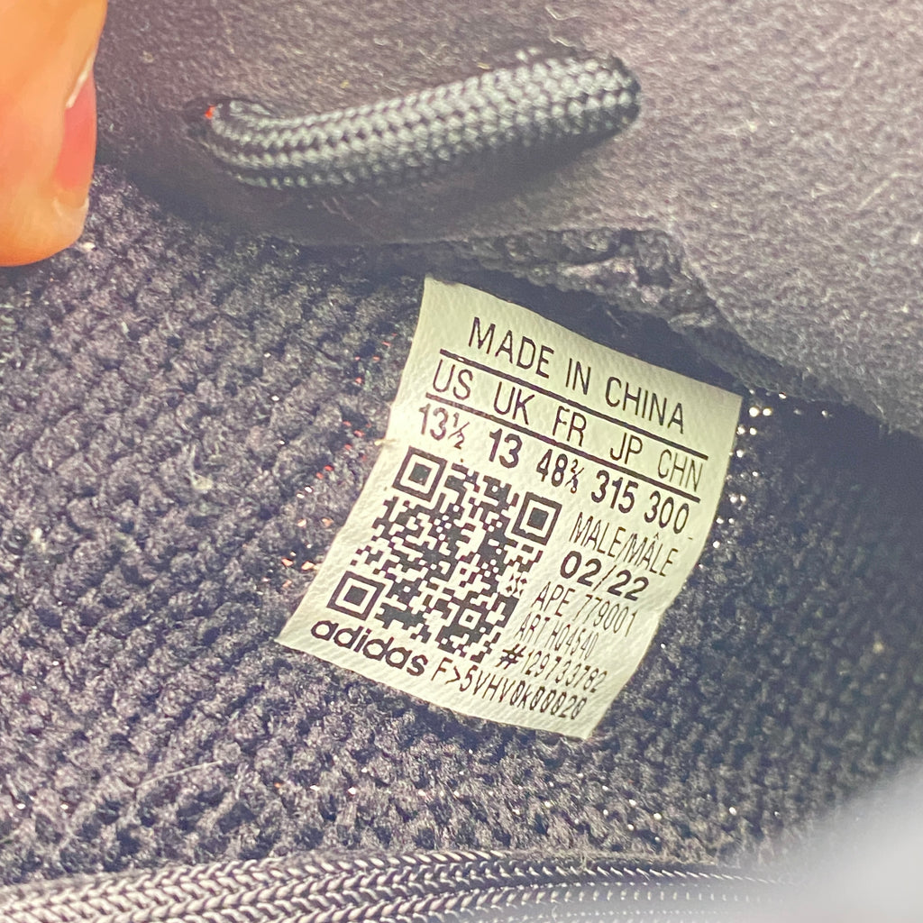 Yeezy 350 v2 "Onyx" 2022 Used Size 13.5