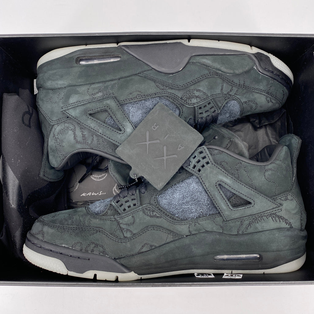 Air Jordan 4 Retro "Kaws Black" 2017 Used Size 10.5