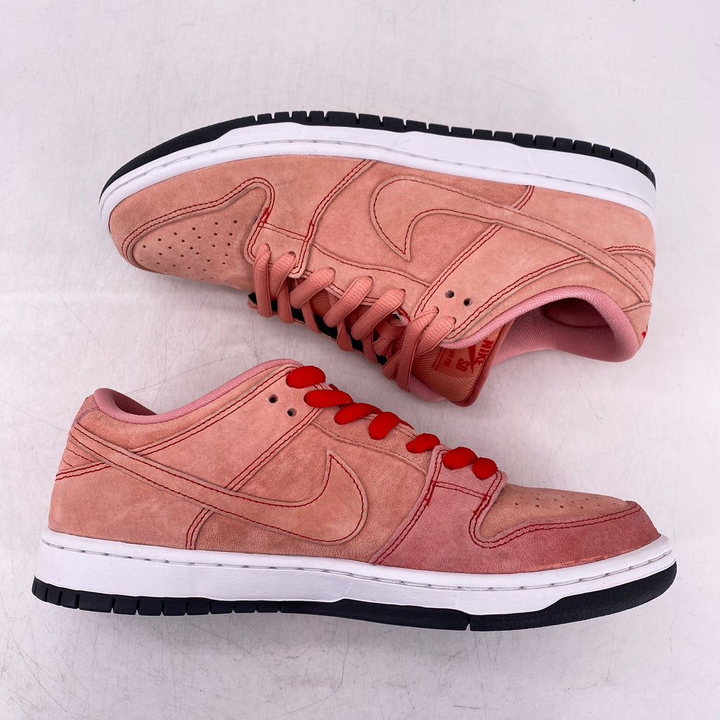 Nike SB Dunk Low "Pink Pig" 2021 Used Size 9