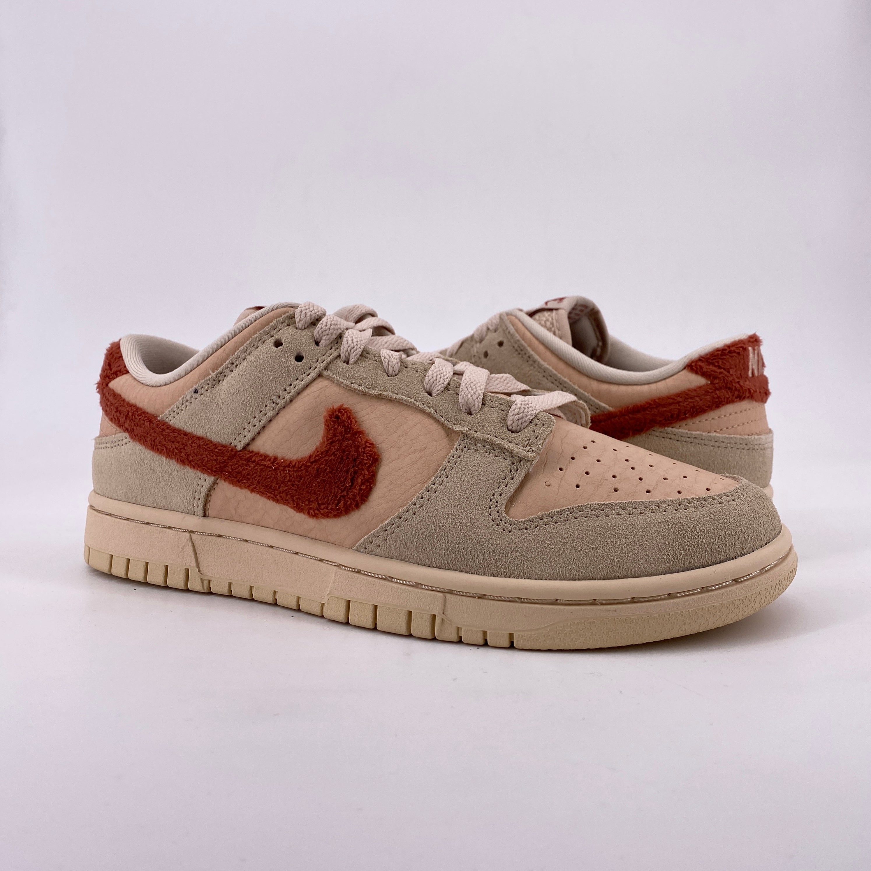 Nike (W) Dunk Low &quot;Terry Swoosh&quot; 2022 New Size 9.5W