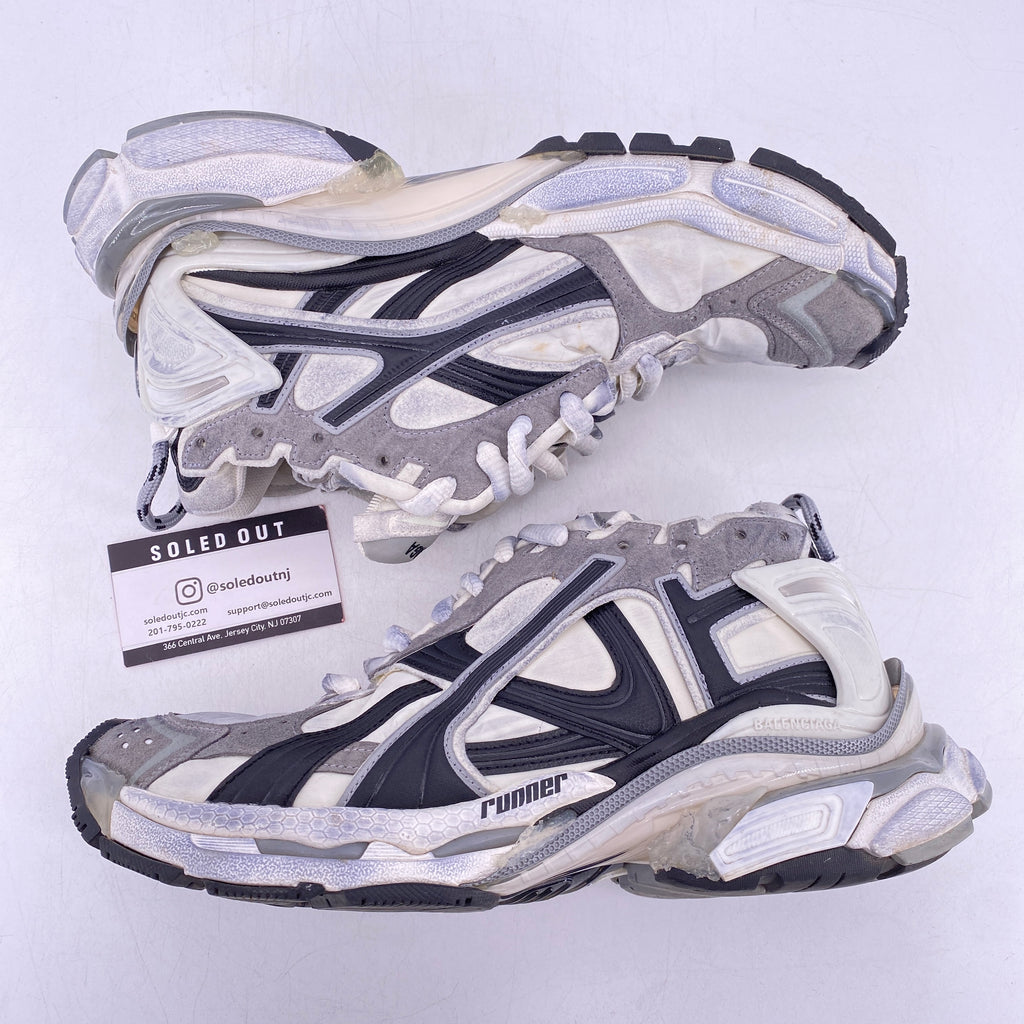 Balenciaga Runner "White Black"  Used Size 8