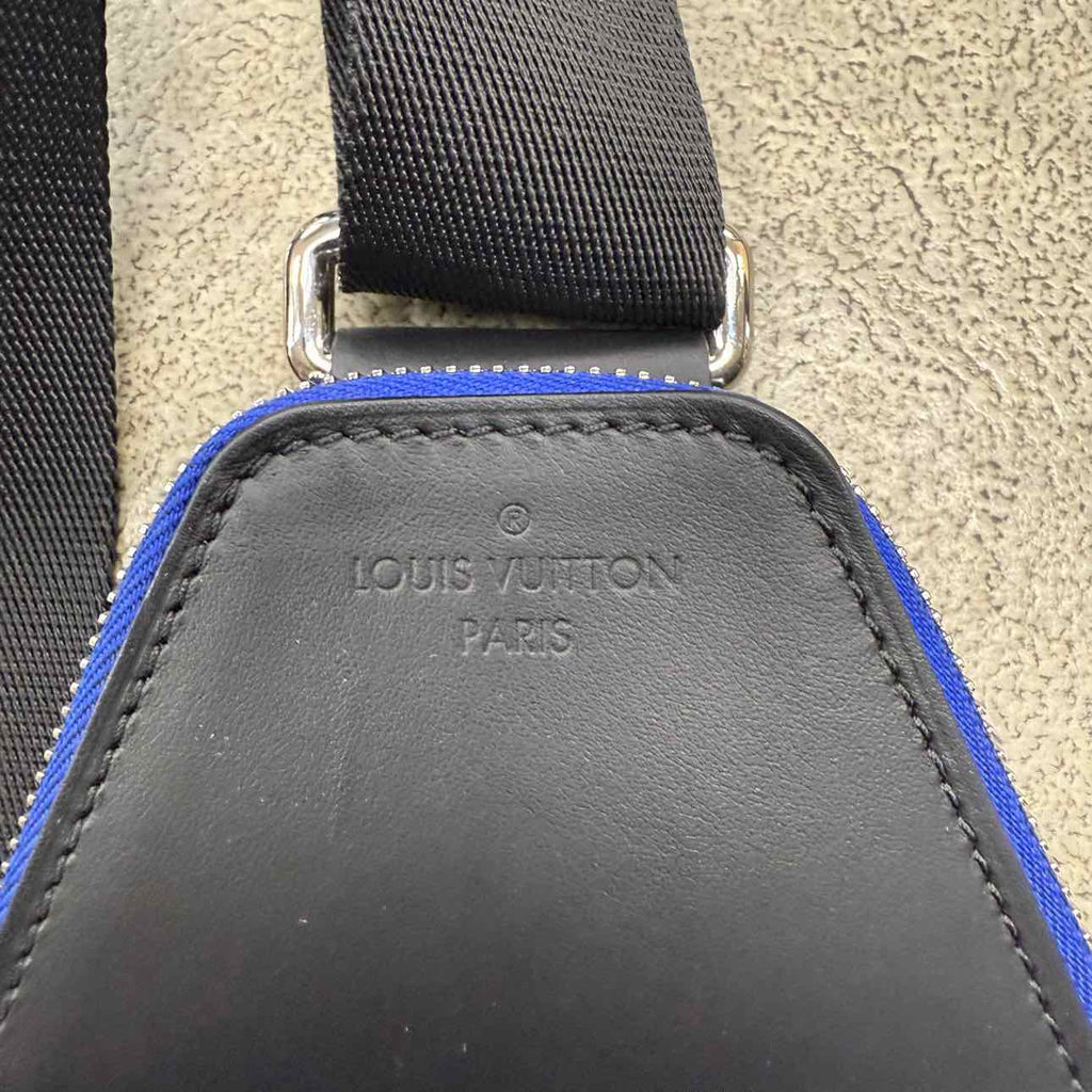 Louis Vuitton Crossbody "AVENUE SLING BAG" Used Black Size OS