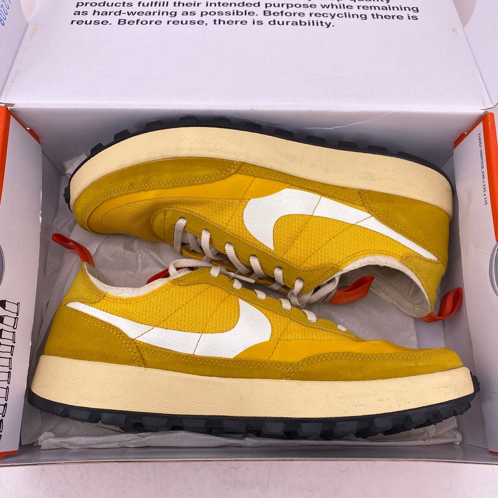 Nike (W) General Purpose Shoe "Dark Sulfur" 2022 Used Size 12W