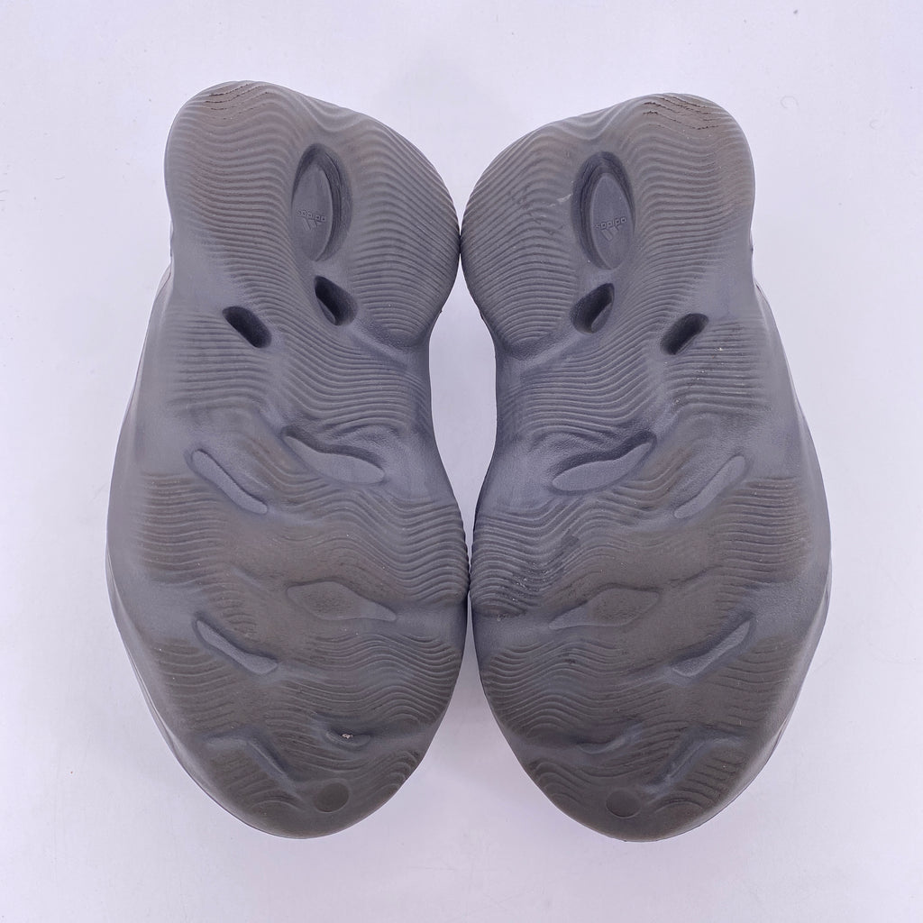 Yeezy Foam RNNR "Onyx" 2024 Used Size 6