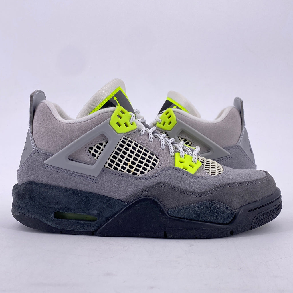 Air Jordan (GS) 4 Retro "Neon" 2020 Used Size 4.5Y