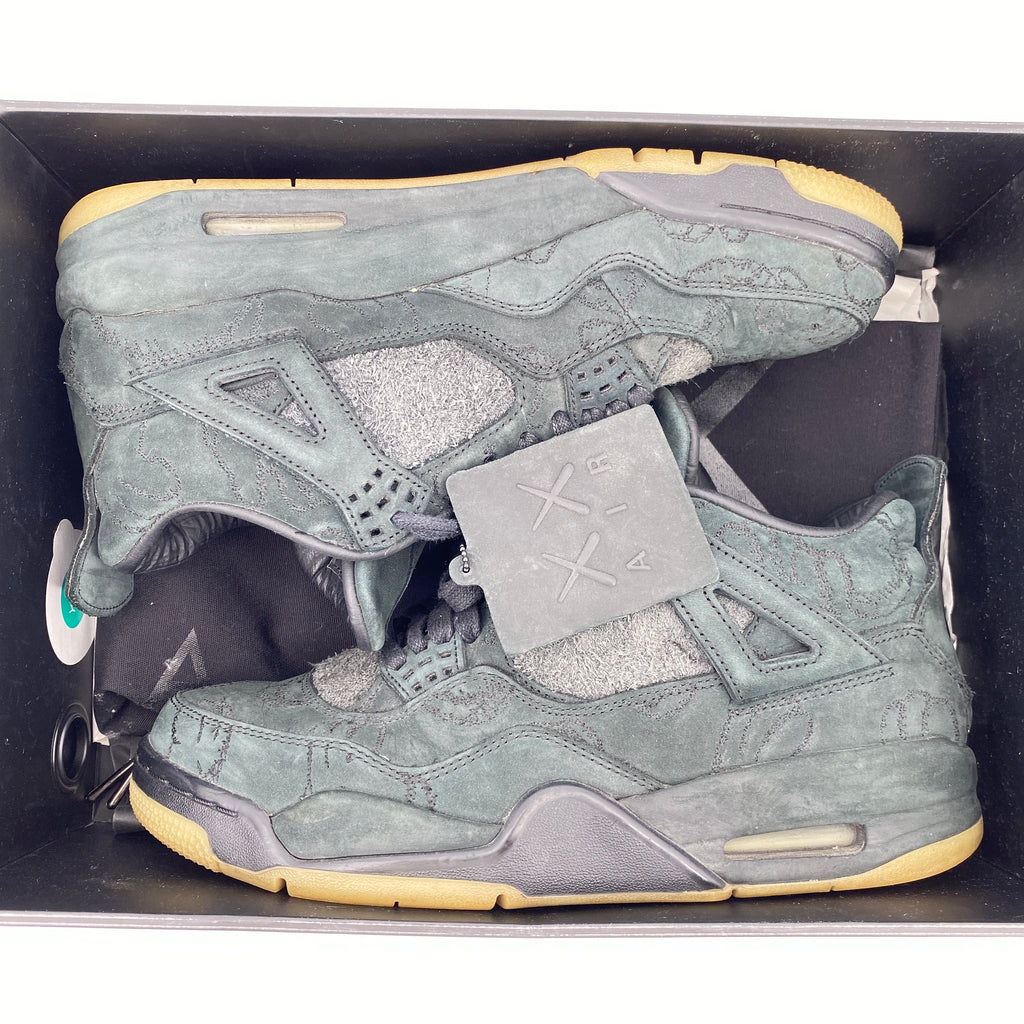 Air Jordan 4 Retro "Kaws Black" 2017 Used Size 9