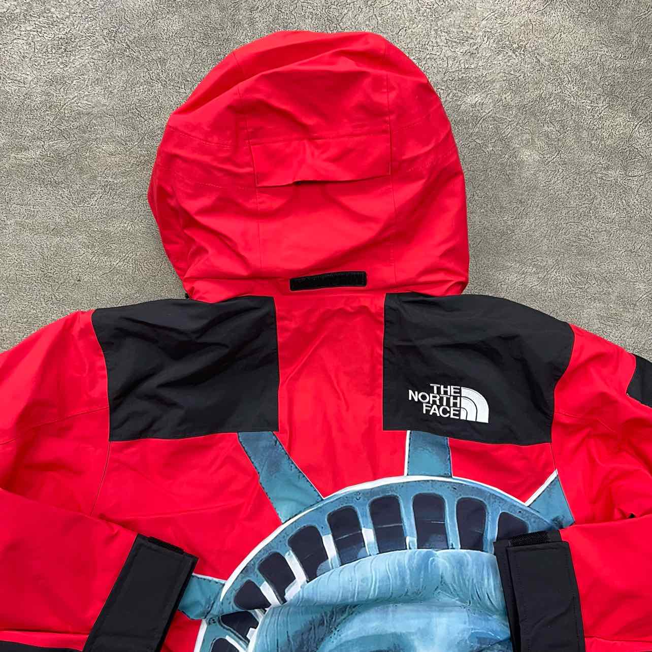 Supreme Jacket &quot;STATUE OF LIBERTY&quot; Red New Size S