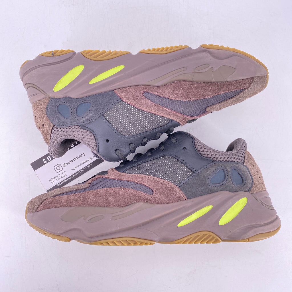 Yeezy 700 "MAUVE" 2018 Used Size 10