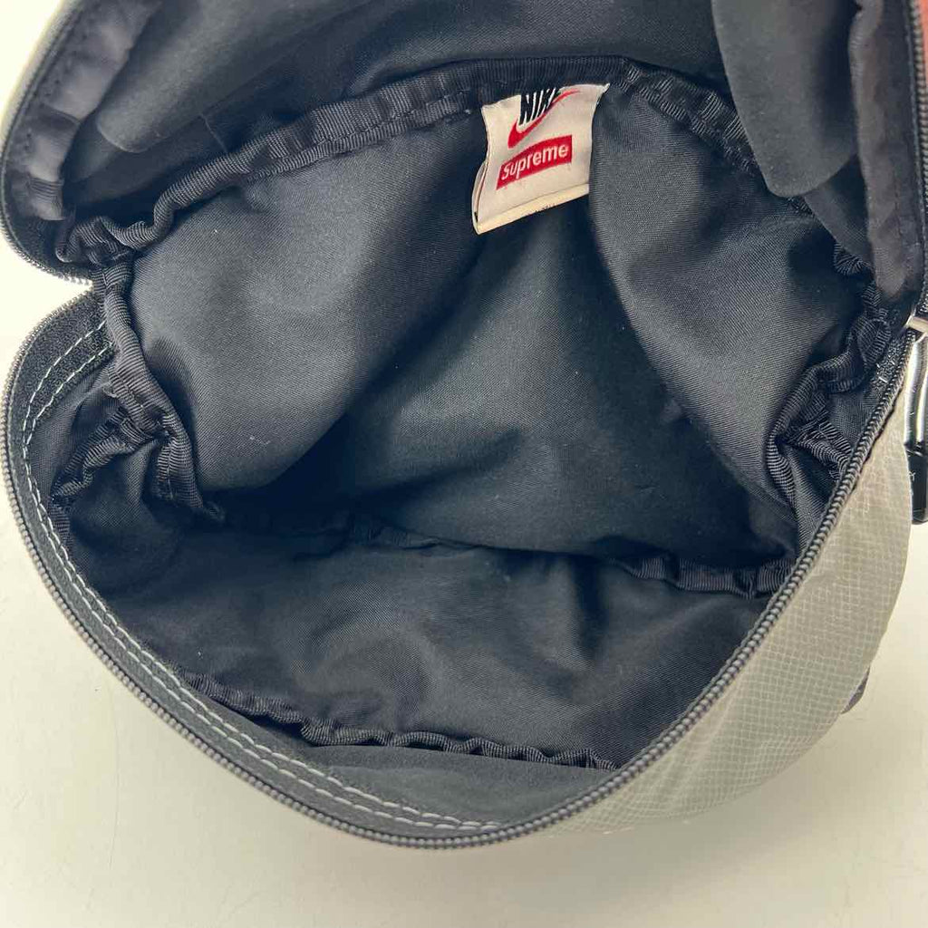 Supreme Waist Bag "SUPREME NIKE" Used Silver Size OS