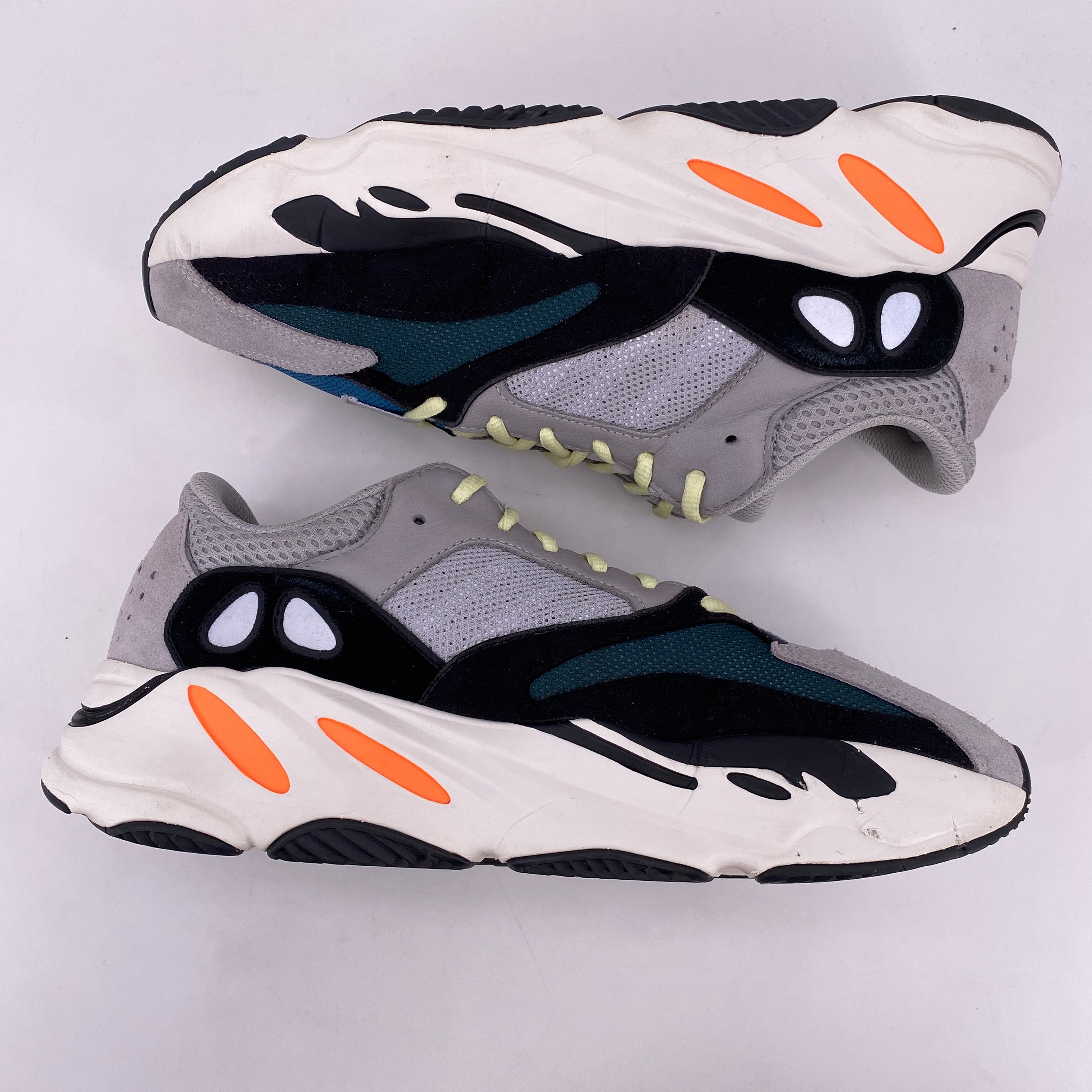 Yeezy 700 &quot;Waverunner&quot; 2018 Used Size 11