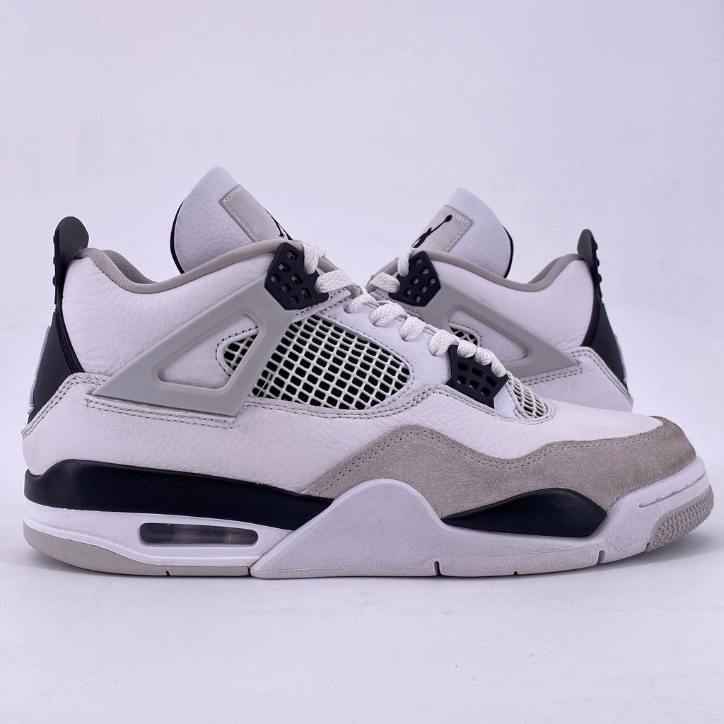 Air Jordan 4 Retro "Military Black" 2022 Used Size 9.5