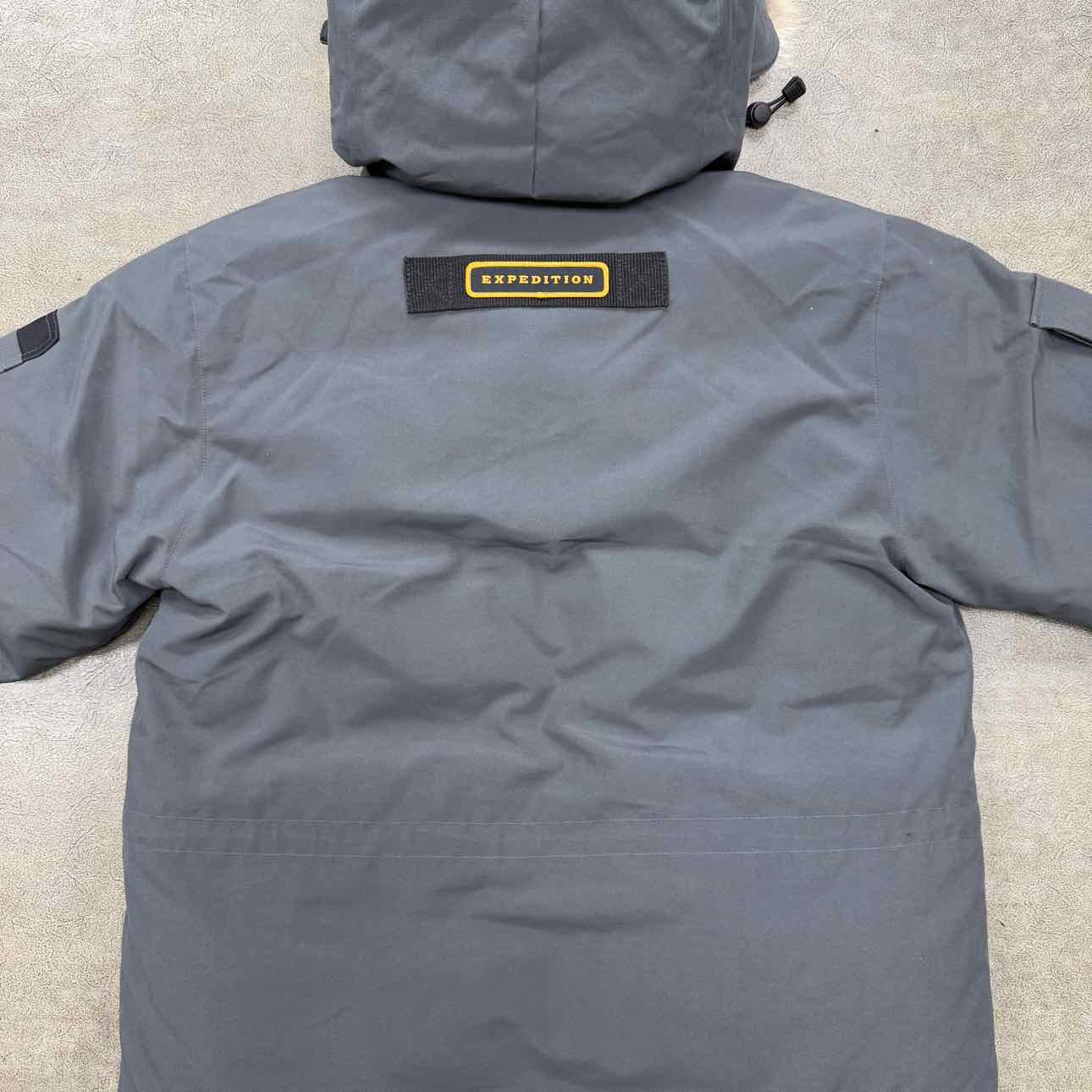 Canada Goose jacket tee "EXPEDITION" Grey Used Size S