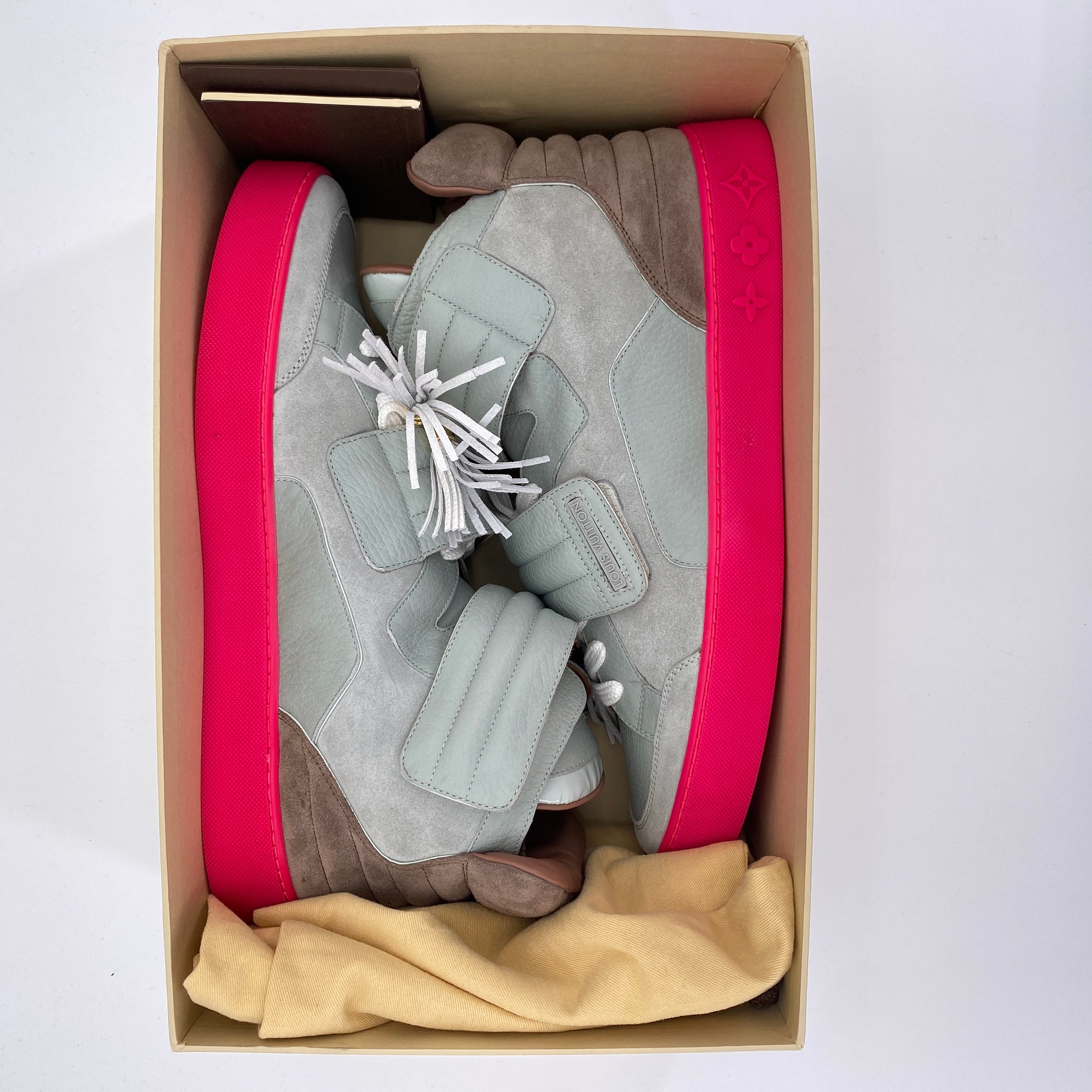 Louis Vuitton Jaspers &quot;Kanye Zen Grey Pink&quot; 2009 New (Cond) Size 9.5 LV