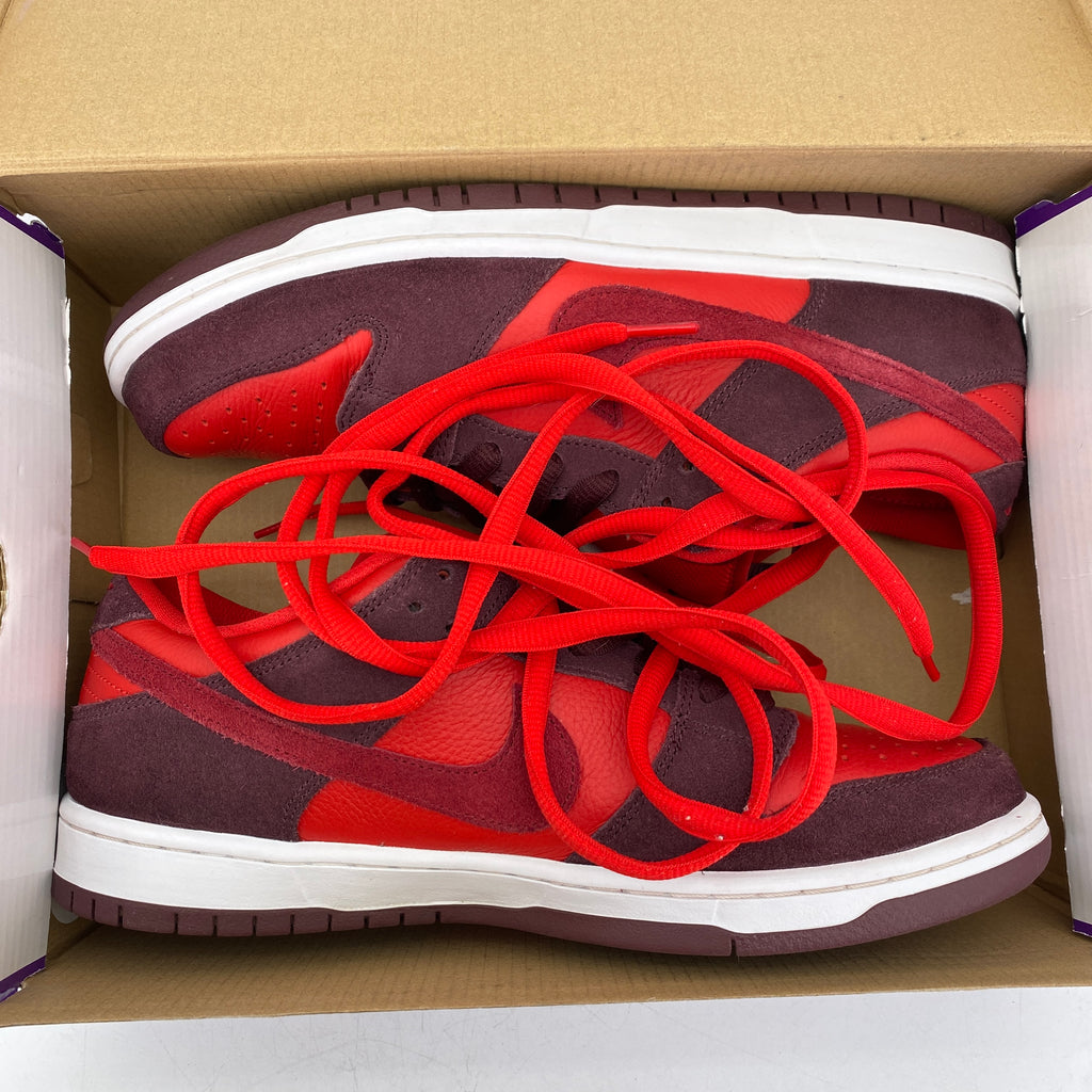 Nike SB Dunk Low "Cherry" 2022 Used Size 10.5