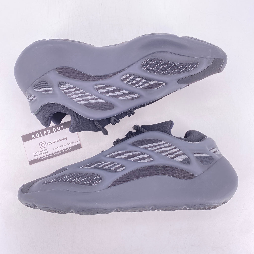 Yeezy 700 v3 "Dark Glow" 2021 Used Size 11.5