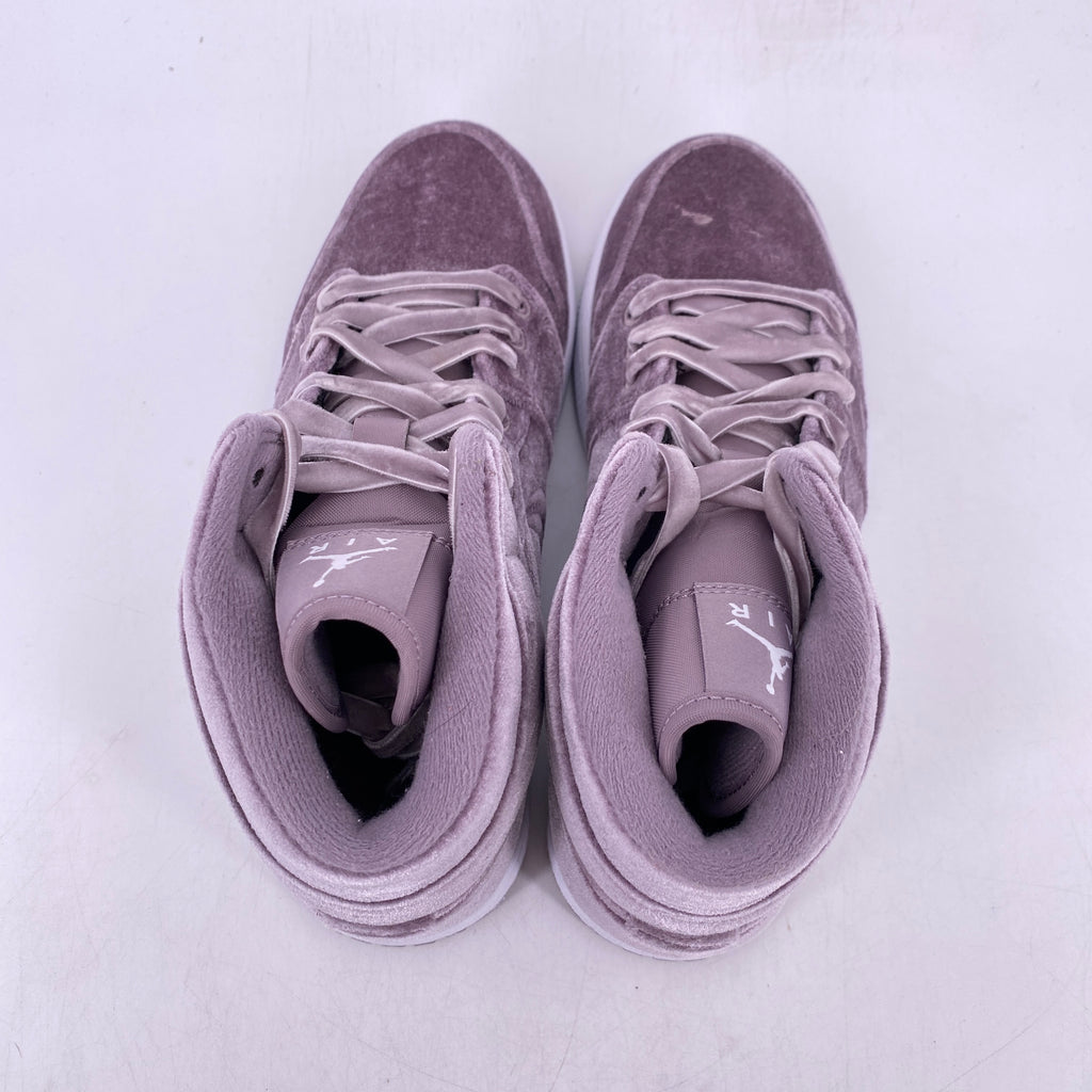 Air Jordan (W) 1 Retro Mid "Velvet Purple" 2022 Used Size 10W