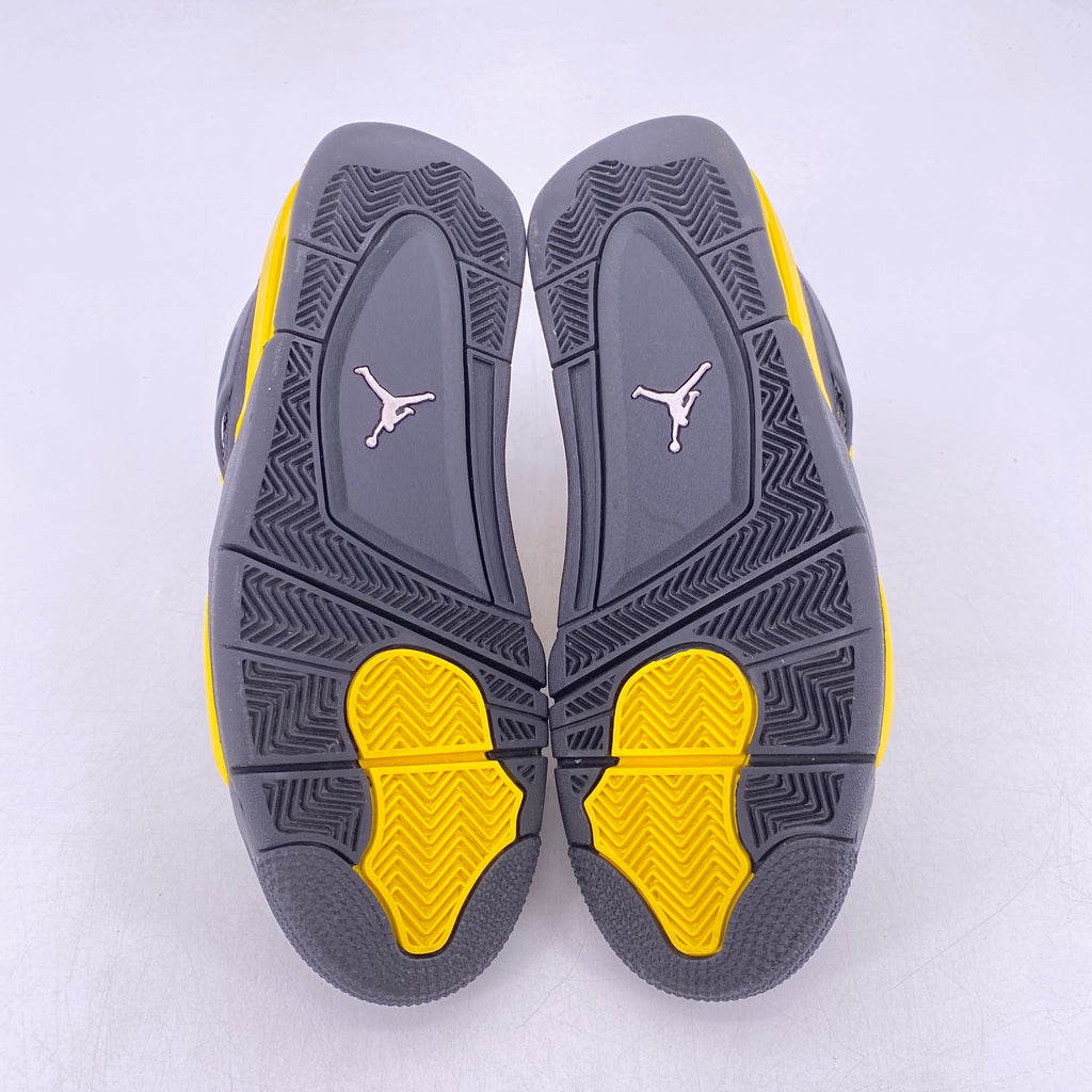 Air Jordan 4 Retro "Thunder" 2023 Used Size 9.5