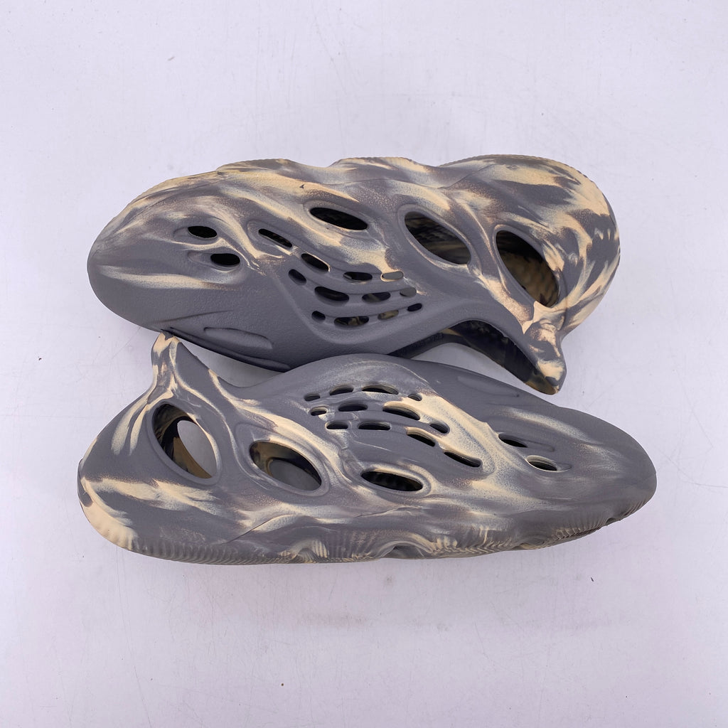 Yeezy Foam RNNR "Mxt Moon Gray" 2021 Used Size 5