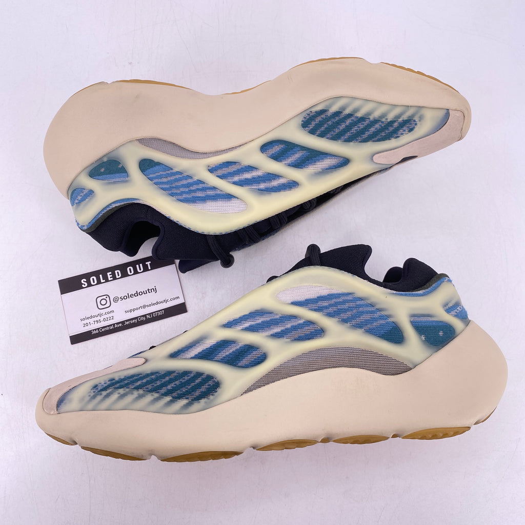 Yeezy 700 v3 "Kyanite" 2021 Used Size 9