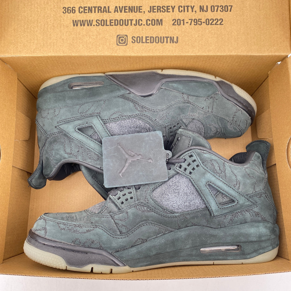 Air Jordan 4 Retro "Kaws Black" 2017 Used Size 9.5