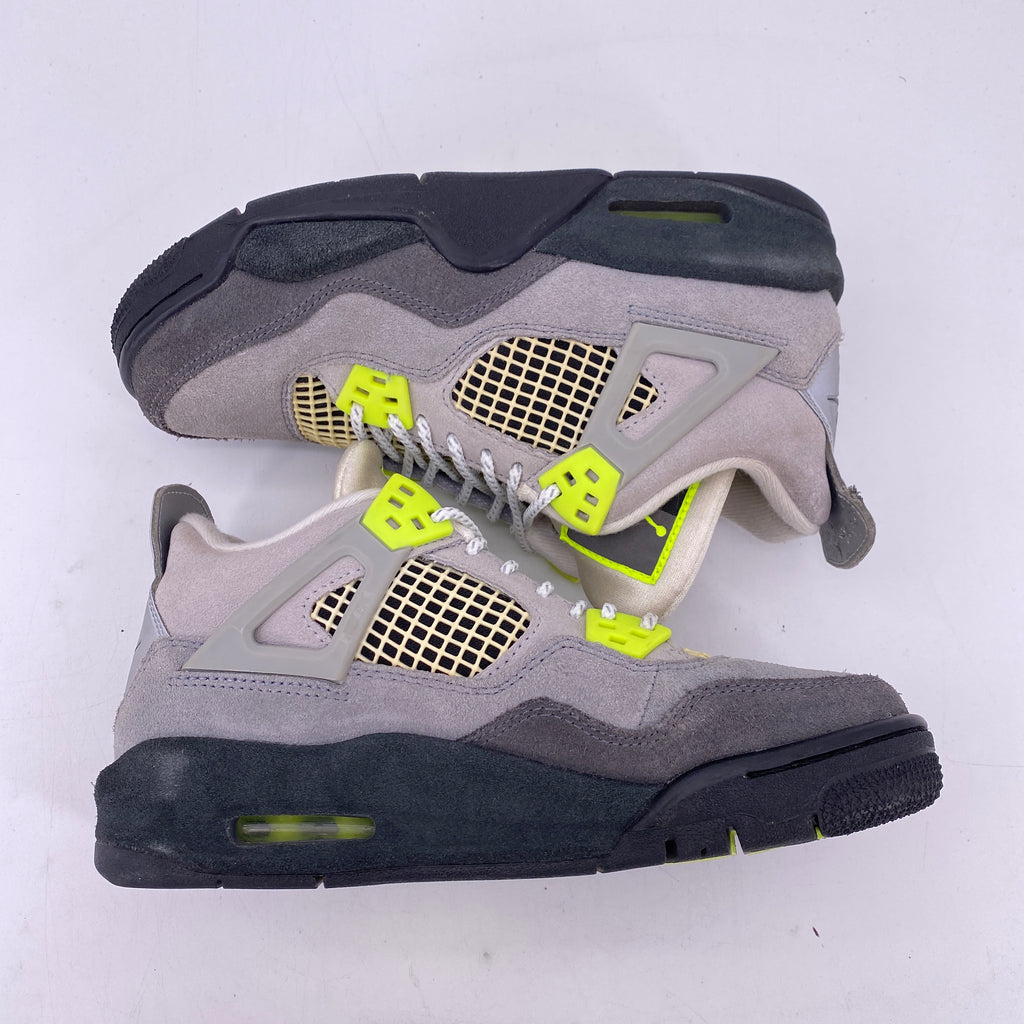 Air Jordan (GS) 4 Retro "Neon" 2020 Used Size 4Y