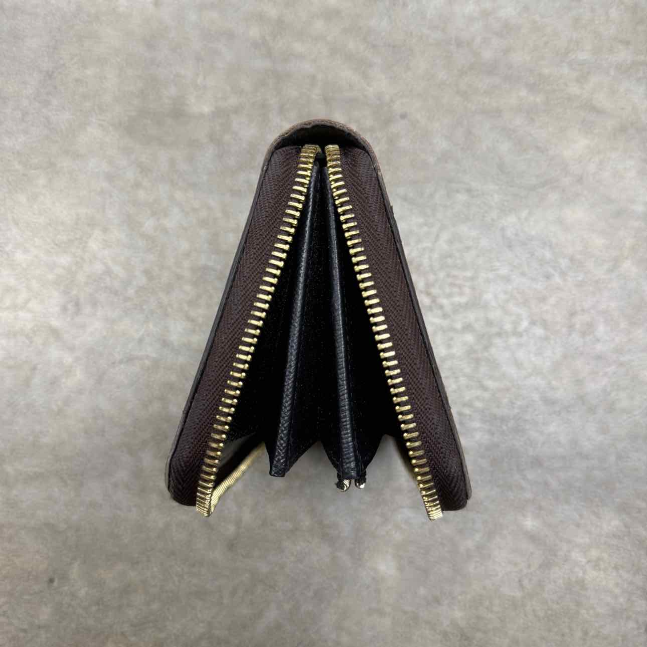 Louis Vuitton Wallet &quot;GIANT MONOGRAM&quot; Used Brown Size OS