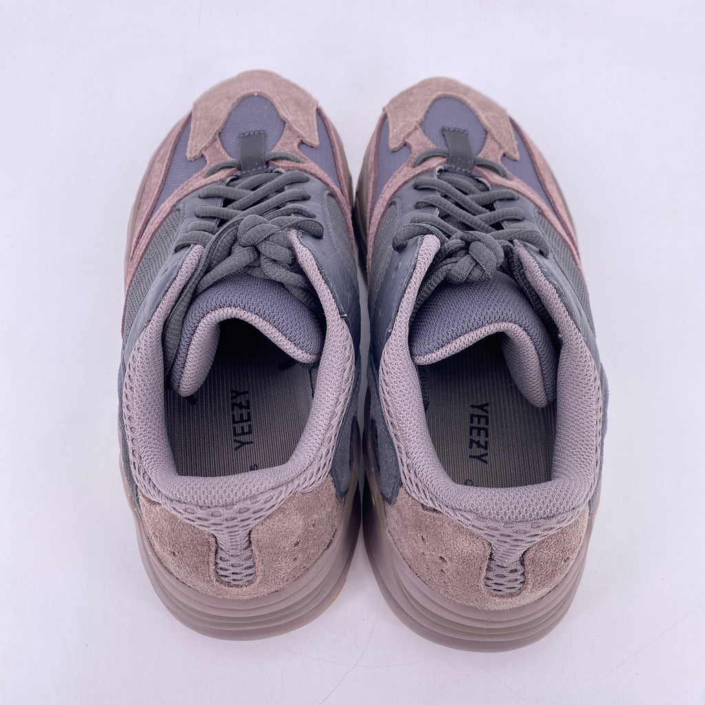 Yeezy 700 "Mauve" 2018 Used Size 8