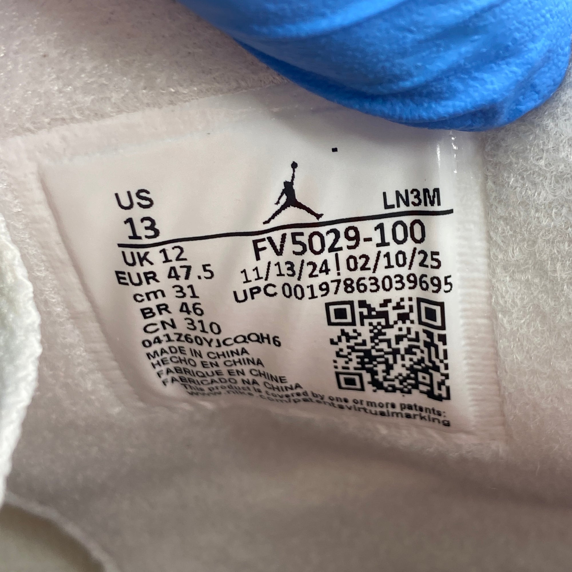 nike womens aeroloft jacket bleached aqua black reflective silv womens clothing